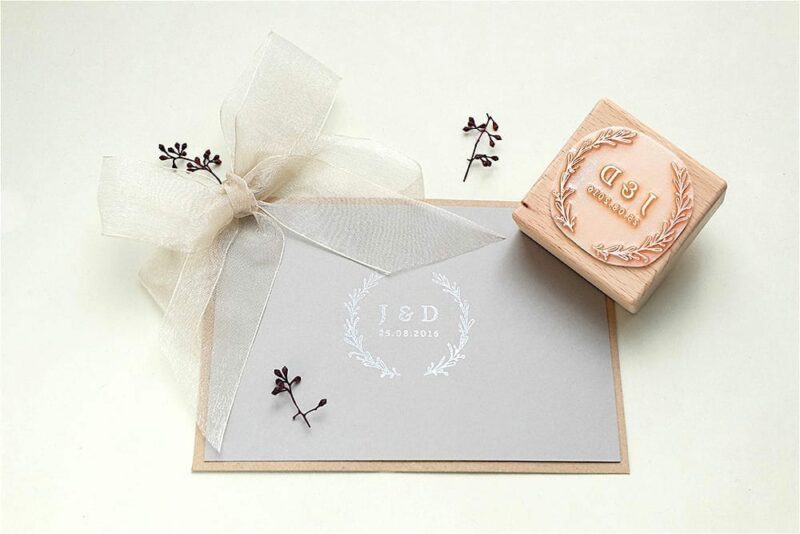 Hochzeits-Stempel Initialen studiokaramelo | custom made wedding rubber stamp