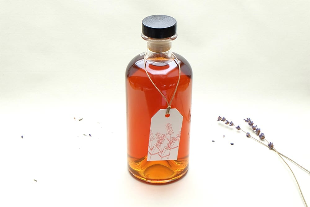 Lavendel Likoer selbstgemacht | ansetzen | STUDIO KARAMELO | lavender liqueur homemade