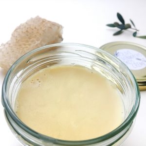 Olivenöl-Bienenwachs-Kokos Creme STUDIO KARAMELO