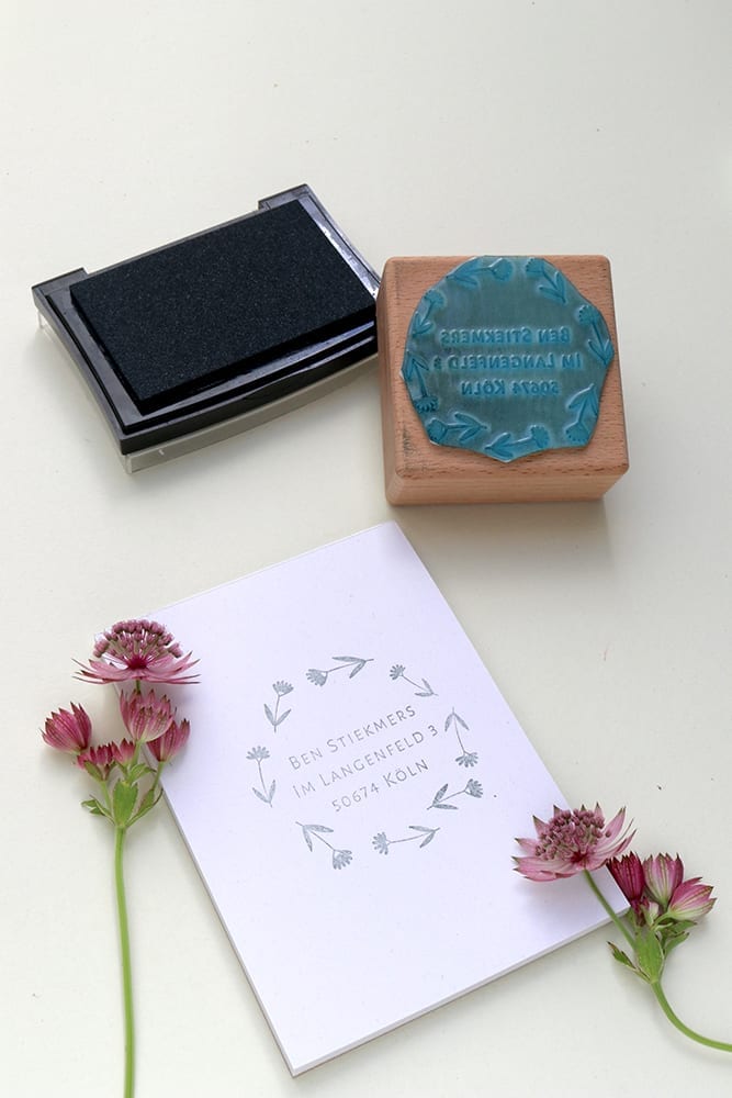 Adressstempel mit Wiesenblumen | STUDIO KARAMELO | custom address stamp