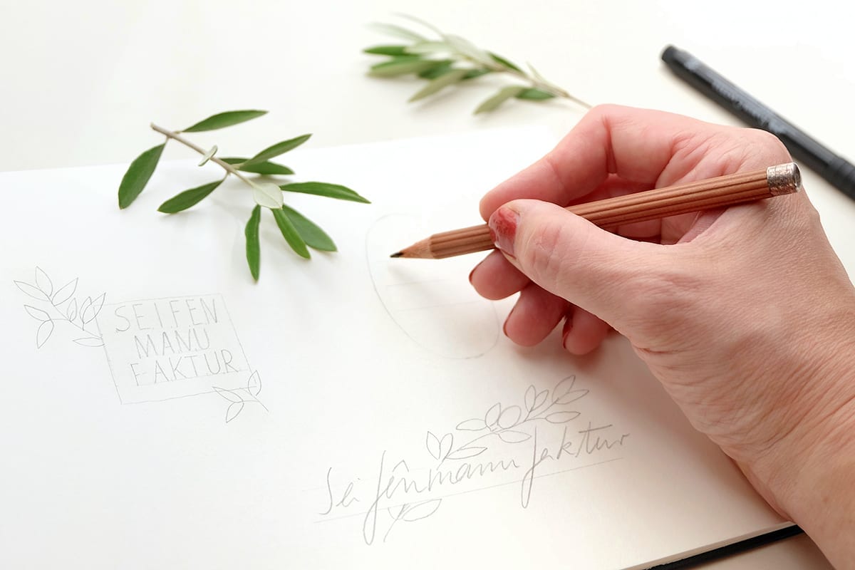 Florale Logos & Branding für Webseiten und Hochzeiten von STUDIO KARAMELO