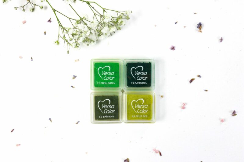 Stempelkissen-Set: vier grüne Mini-Stempelkissen von Versa Color in evergreen, split pea, fresh green und bamboo