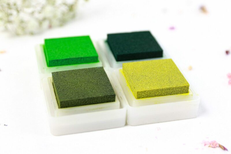 Set von vier grünen Stempelkissen von Versa Color hellgrün über grasgrün bis dunkelgrün