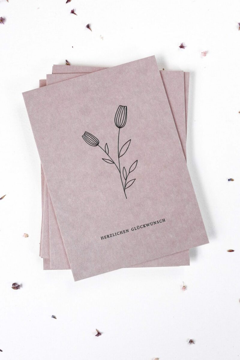Florale Grusskarten mit Schriftzug Herzlichen Glückwunsch und floraler Illustration auf der Vorderseite